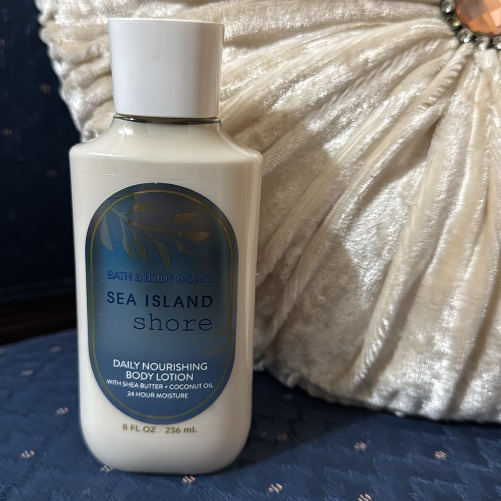 BATH & BODY WORKS SET. . . SEA ISLAND SHORE SCENT - Picture 5 of 6